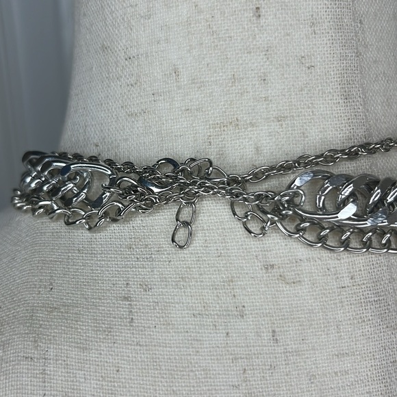 🐍 THREE STRANDED NECKLACE WITH SNAKE PENDANT 🐍 - Picture 4 of 4